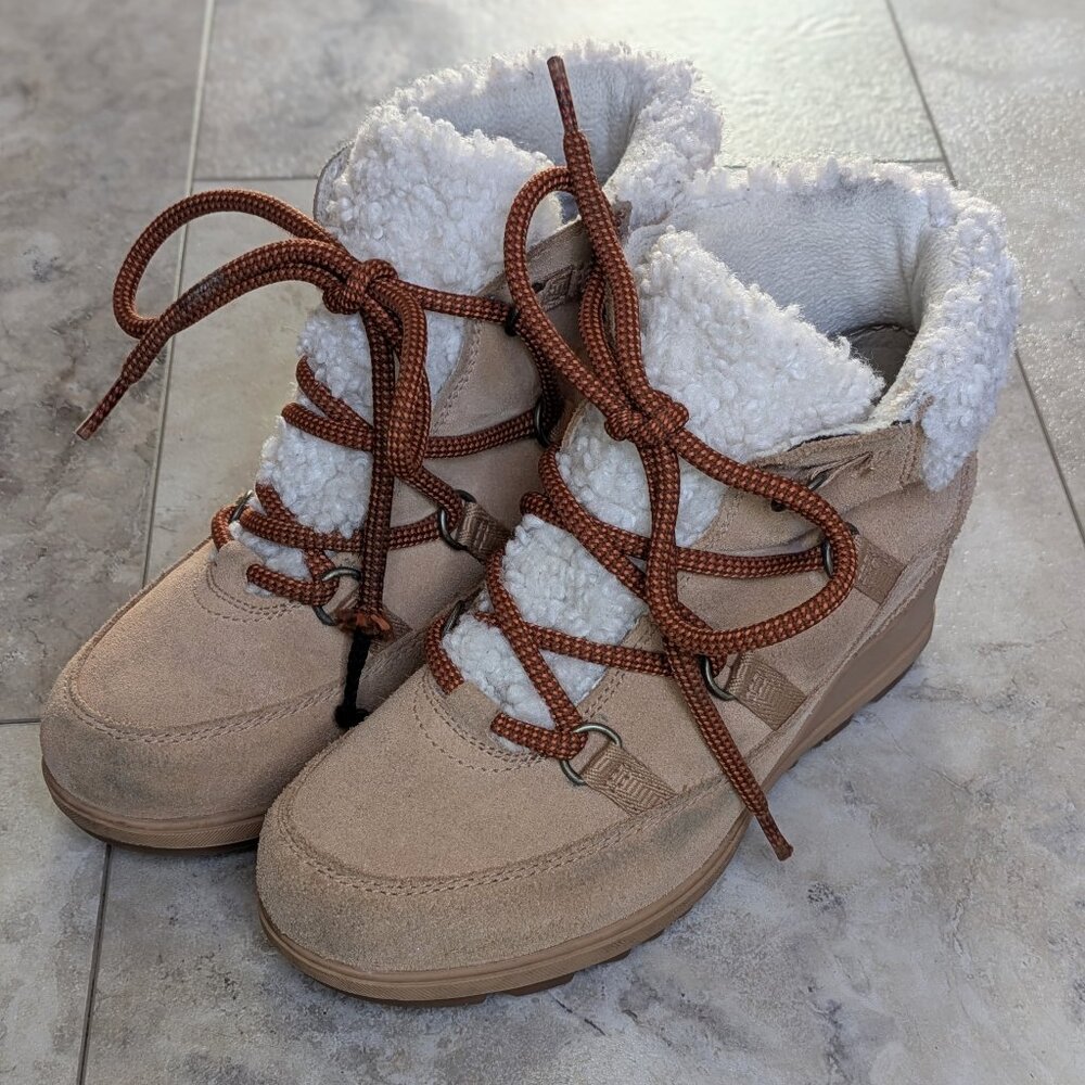 Sorel 'Evie' Waterproof Cozy Lace Booties (women's 6.5)